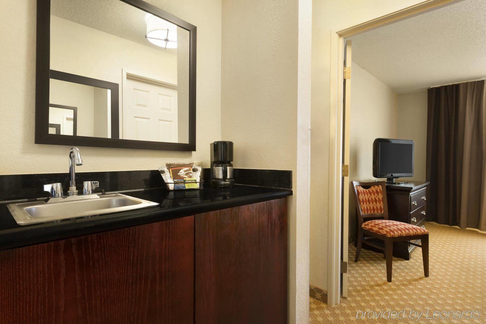 Quality Inn & Suites Alexandria Exterior foto
