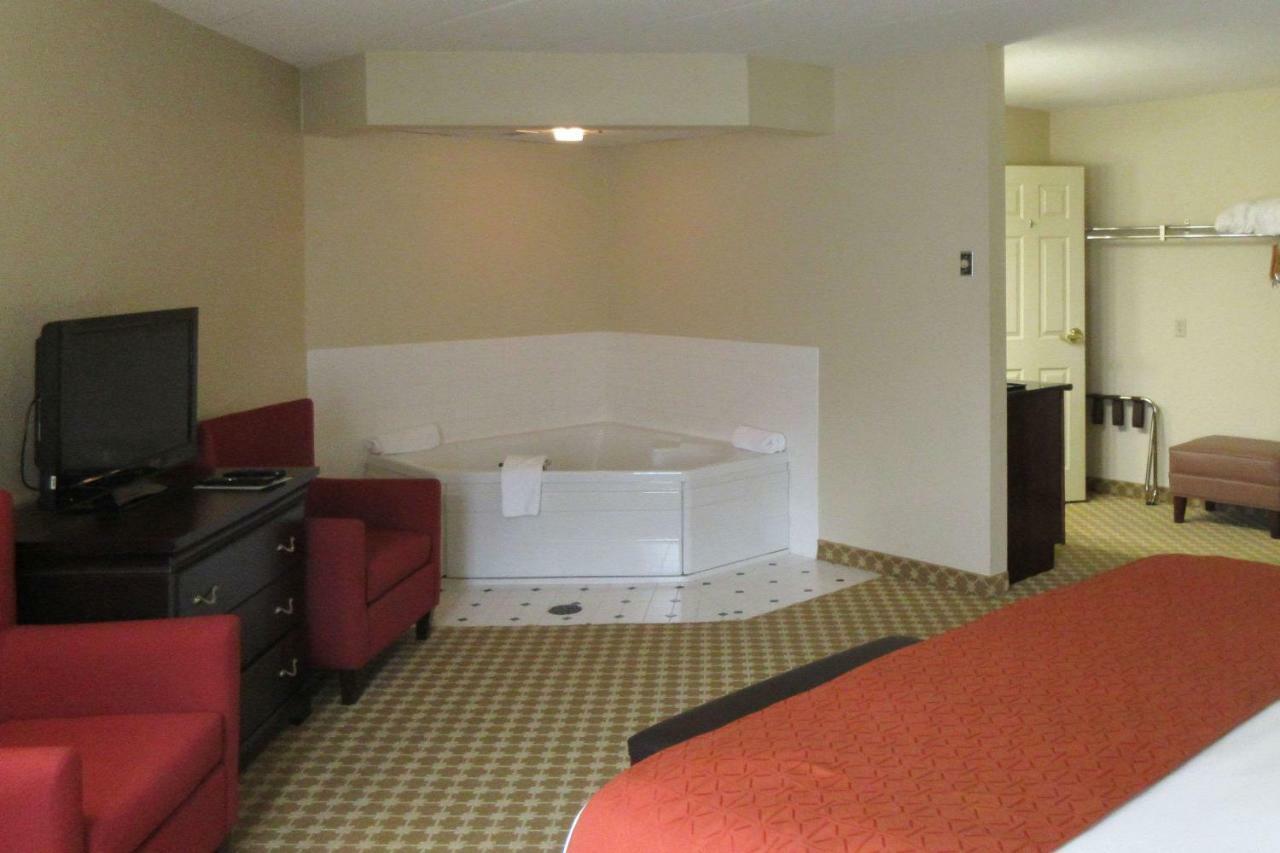Quality Inn & Suites Alexandria Exterior foto